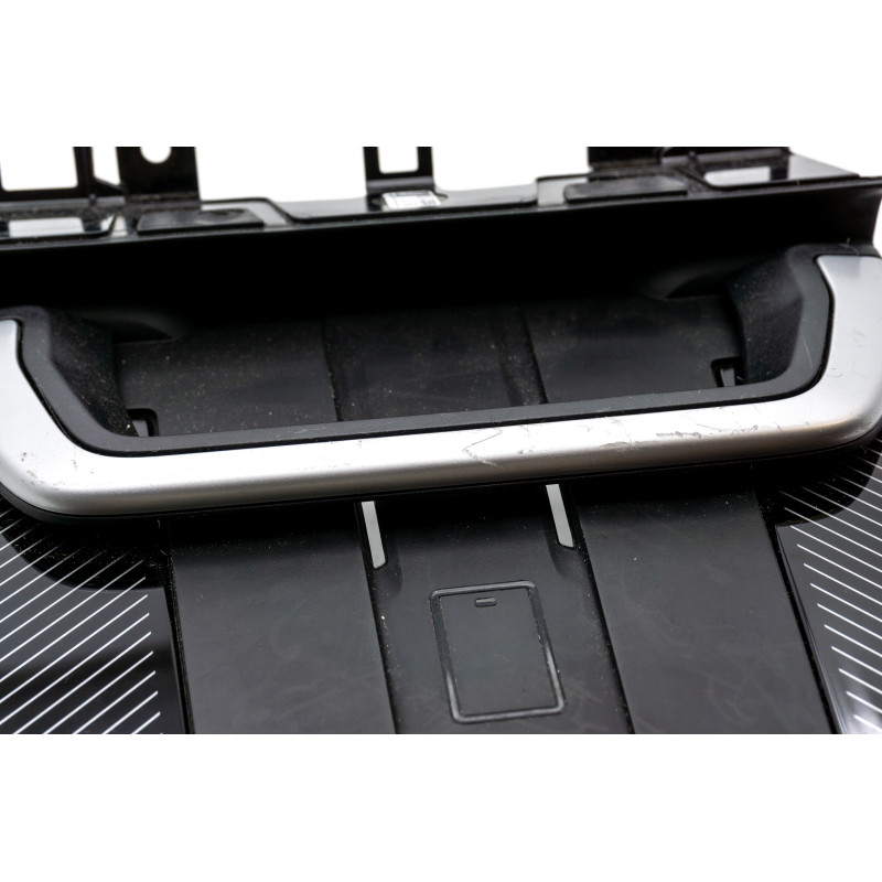 Induktionsladegerät für das mittlere Ablagefach des BMW X1 U11 Induktionsladegerät für das mittlere Ablagefach des BMW X1 U11