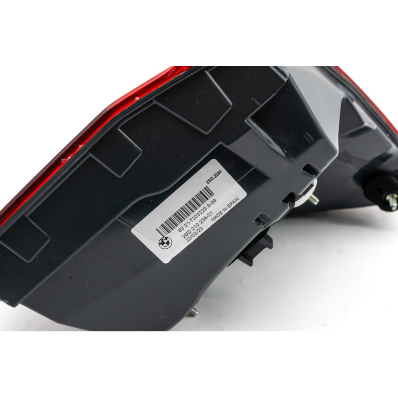 Lampa tylna lewa w błotniku BMW F10  63217203229