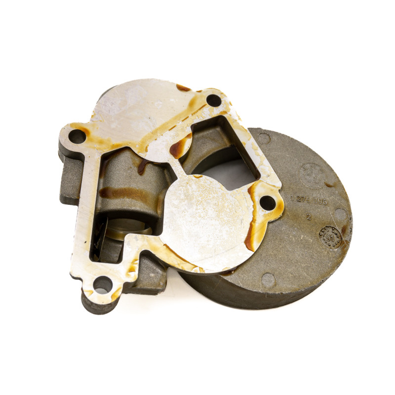 Pokrywa pompy oleju BMW E28 E30 E34 24d 24td  11411275095