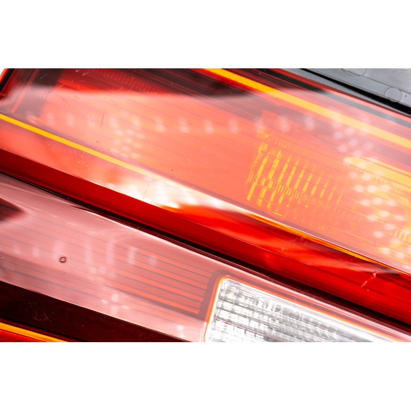 Lampe auf dem rechten Kofferraumdeckel BMW F39 Lampe auf dem rechten Kofferraumdeckel BMW F39