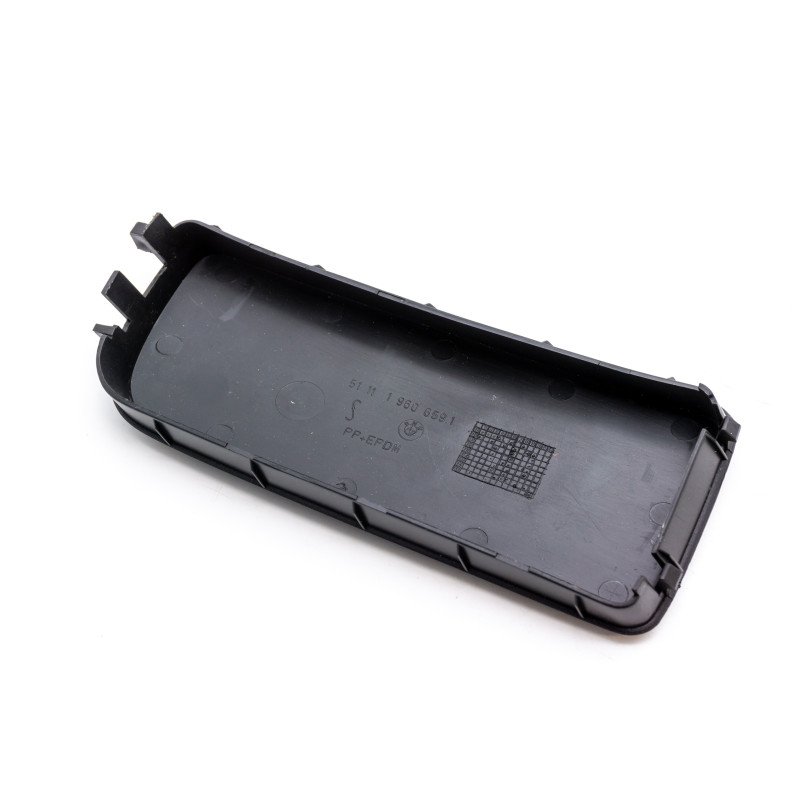 Zaślepka halogenu zderzaka lewa BMW E36 51118122449 Zaślepka halogenu zderzaka lewa BMW E36 51118122449