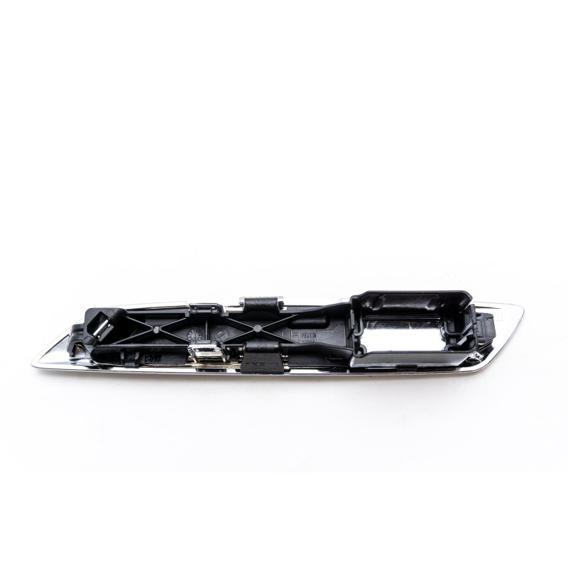 Osłona ozdobna w błotniku lewa BMW F07 lift  51137336641
