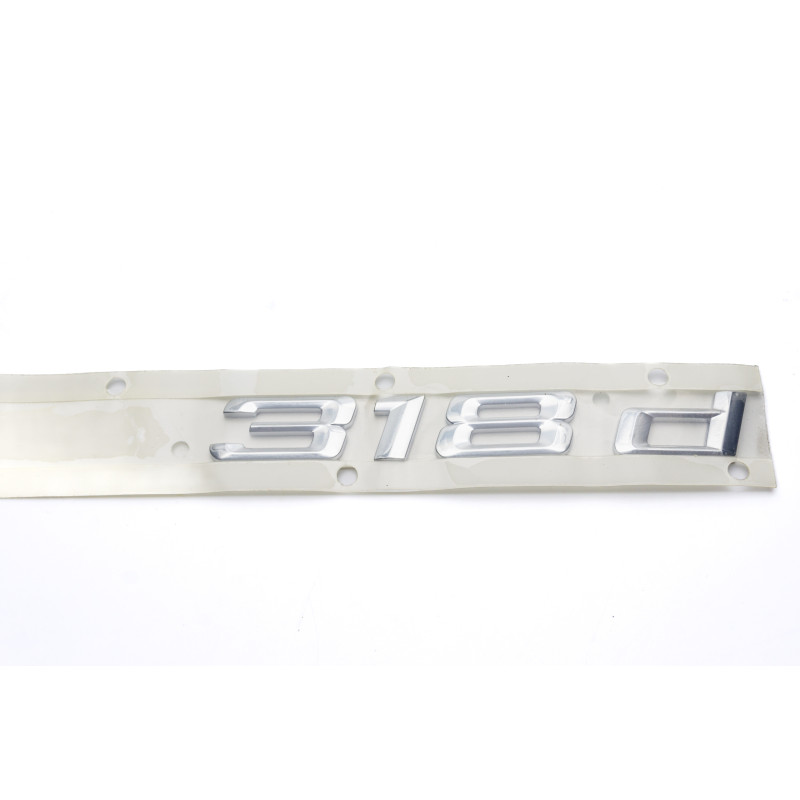 Emblem mit der Aufschrift &bdquo;318d BMW E90&rdquo;