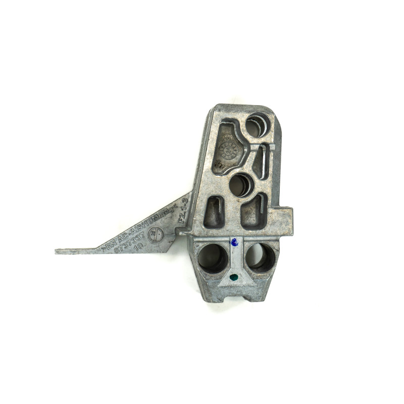 Unterer Adapter links BMW F70