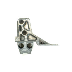 Unterer Adapter links BMW F70