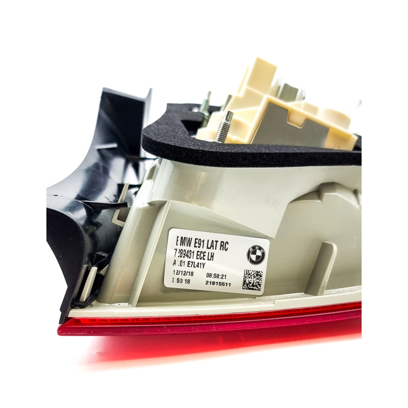 Lampa tylna lewa w błotniku BMW E91  63217289431