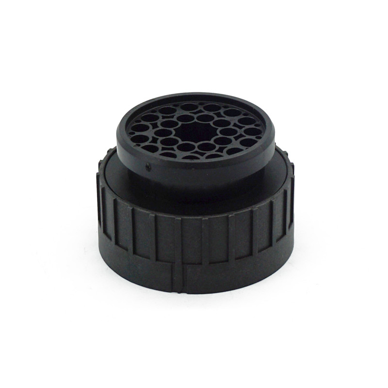 Plug housing for the BMW E32, E34 and Z3 engine wiring harness