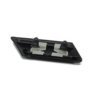 Left rear mudguard trim strip for the BMW E38