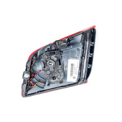 Lampa tylna lewa na pokrywę...