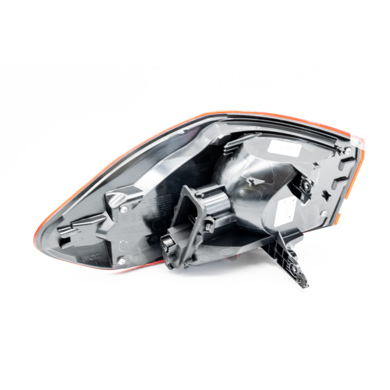 Lampa tylna lewa w błotniku BMW F46  63217491345